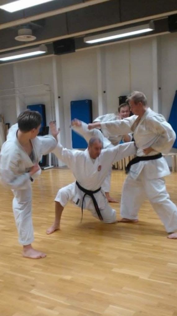 Shotokan-karaten harjoituksia Helsingissä